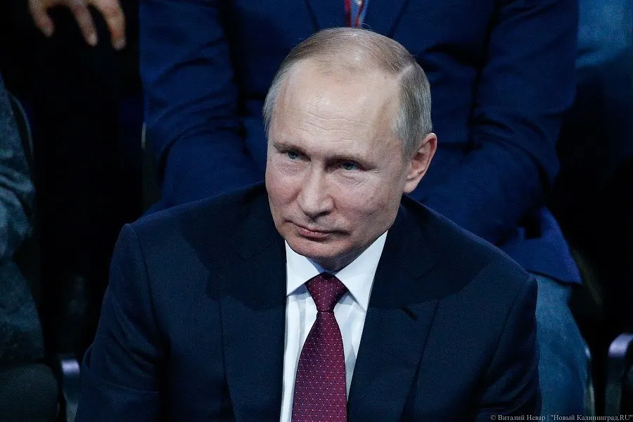 Президент России поручил сформировать во всех регионах систему независимой оценки гражданами качества и условий оказания услуг организациями социальной сферы с использованием госуслуг; доклад должен быть представлен до 1 февраля 2027 года.