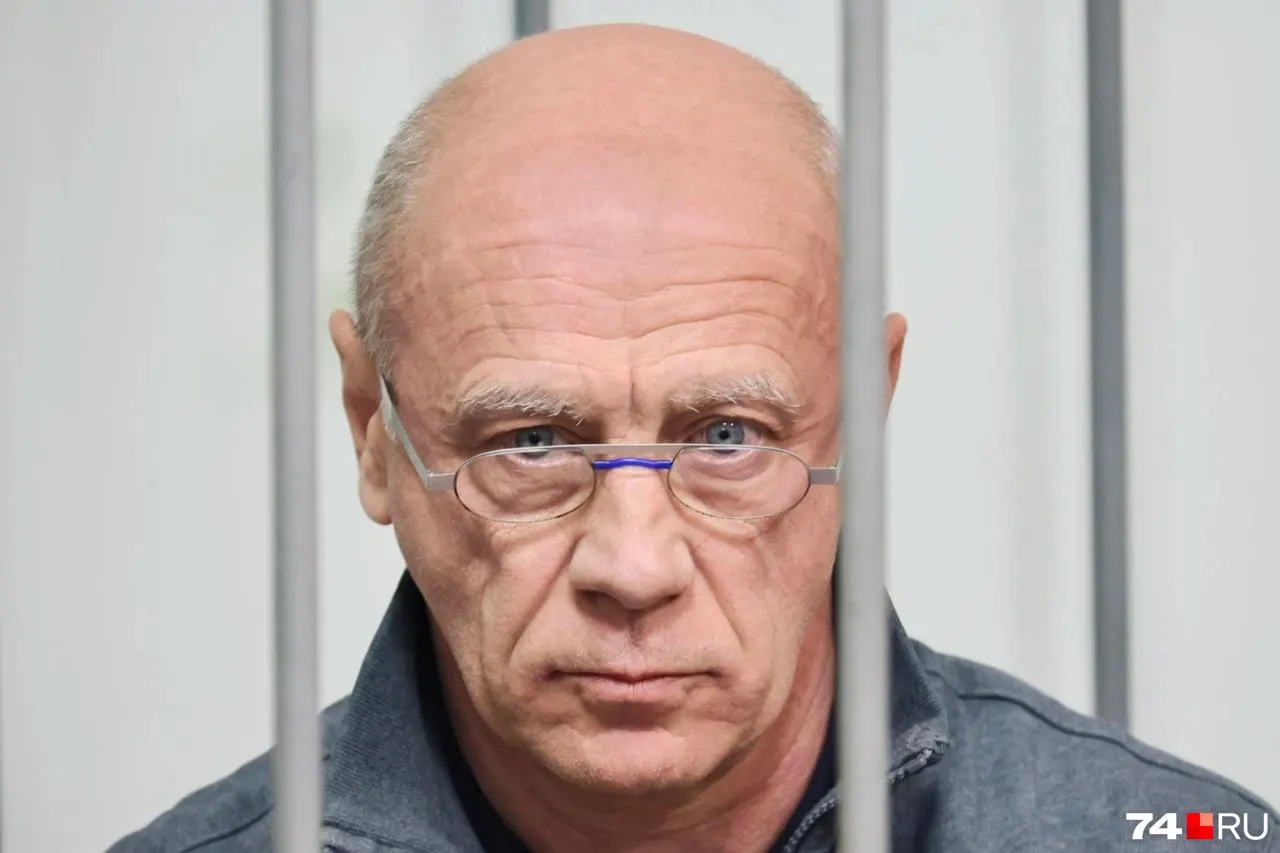 Бывший советник мэра даёт показания по делу о взятках и крышевании нелегальных киосков, затрагивая отношения с Натальей Котовой и размер заработка.
