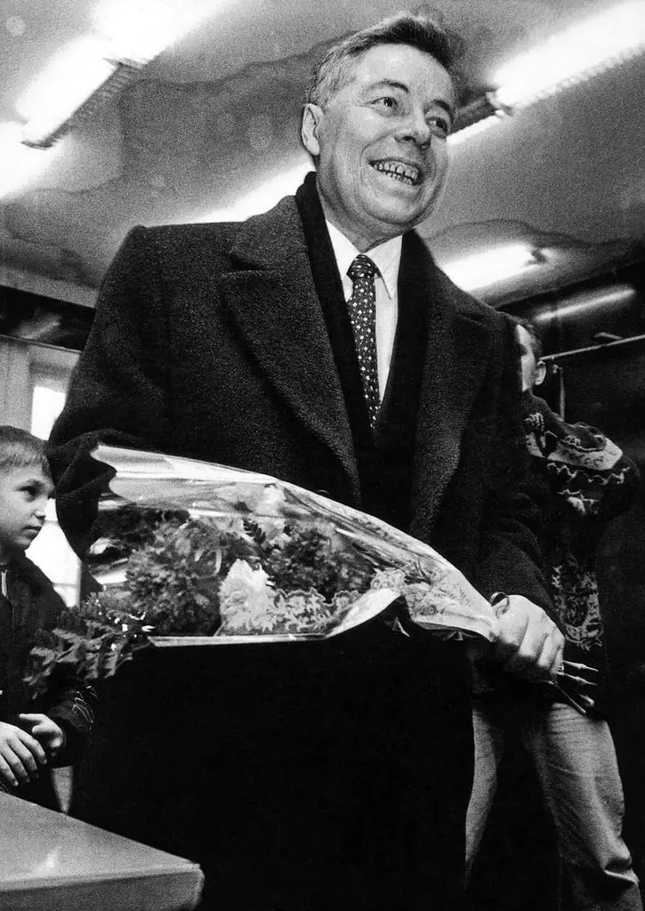 Осень 1993 года изменила власть в регионе: столкновение между администрацией и советами, блокировка зданий и переход полномочий к Соловьёву.