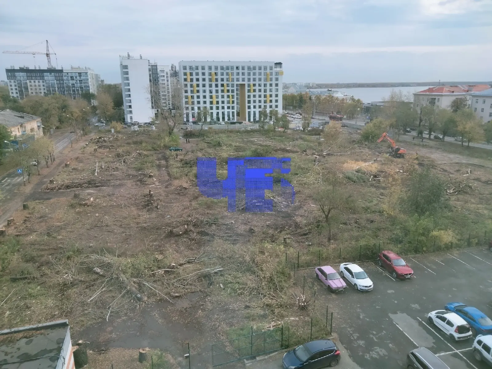 Жители Ленинского района Челябинска возмущены вырубкой зелёной зоны возле Ереванской улицы ради нового строительства.