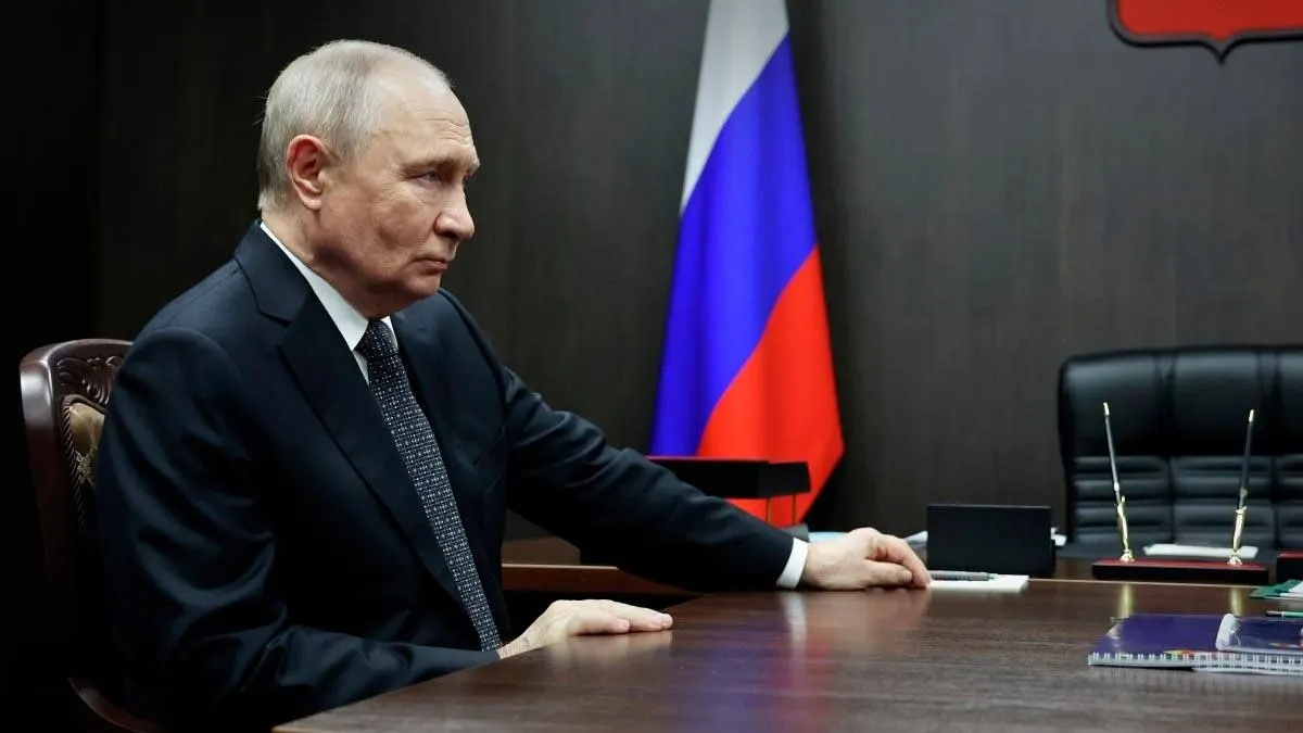 Россия планирует увеличить выпуск аккумуляторов и обеспечить внутренний спрос к 2030 году, развивая энергонакопители и инфраструктуру, включая запуск новой фабрики Росатома в Москве.
