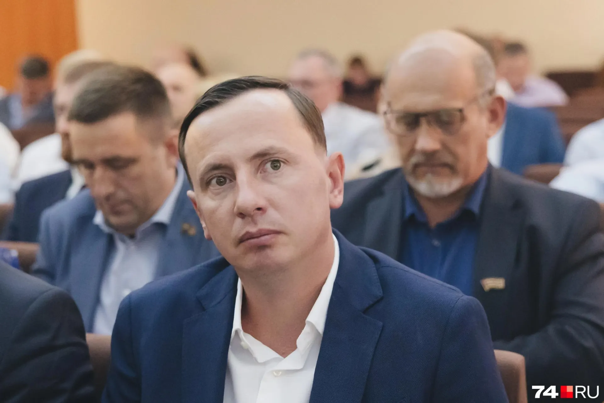 Прокуратура подаст иск о защите интересов РФ; вместо «по собственному желанию» будет указано «в связи с утратой доверия». Суд частично удовлетворил иск о выплате 16,4 млн рублей за спорную квартиру в Москве.