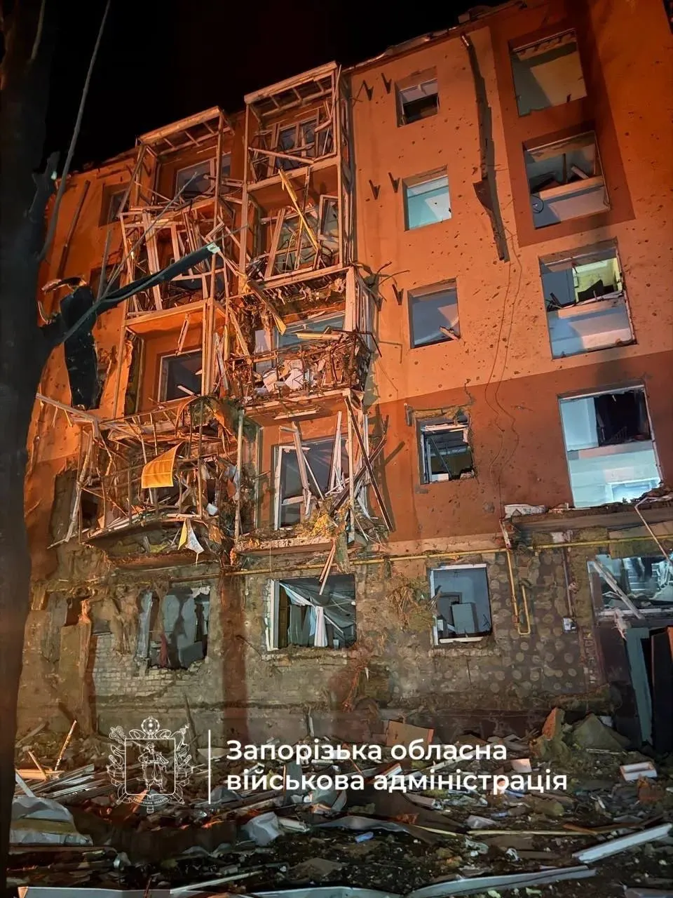 За ночь зафиксированы удары беспилотников по регионам, ранения в Украине и приостановка части НПЗ, а также приговоры и санкционные шаги на фоне конфликта.
